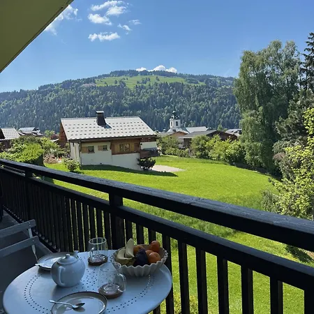 Les Combes Apartment *